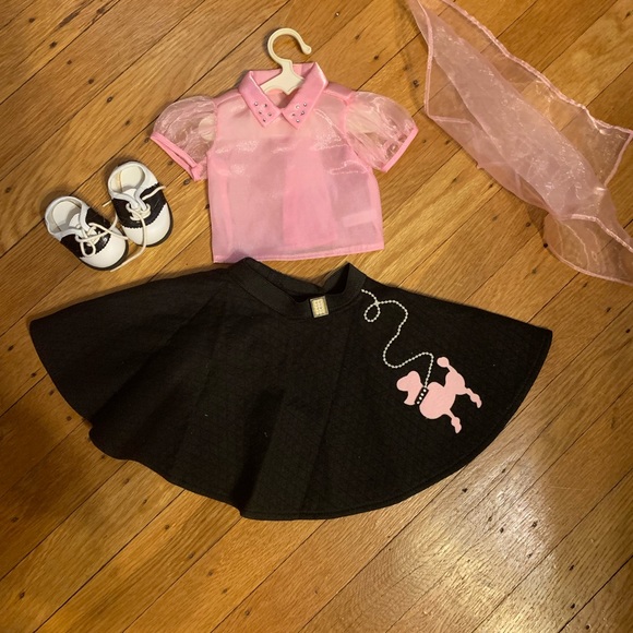 Retired American Girl doll, Samantha Parkington. With all shown outfits - Picture 8 of 16